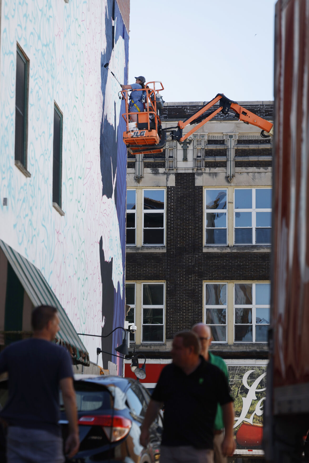 060624-qc-nws-rockislandmural 11.jpg